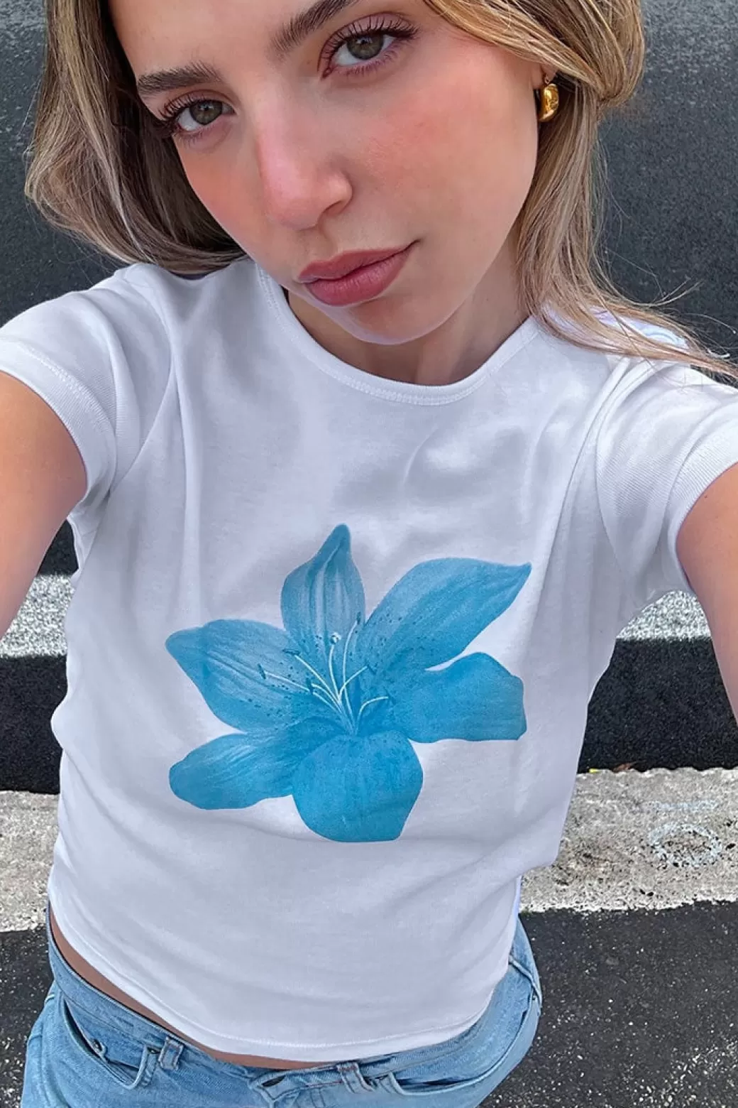 Subdued Camiseta Flower< Graphics