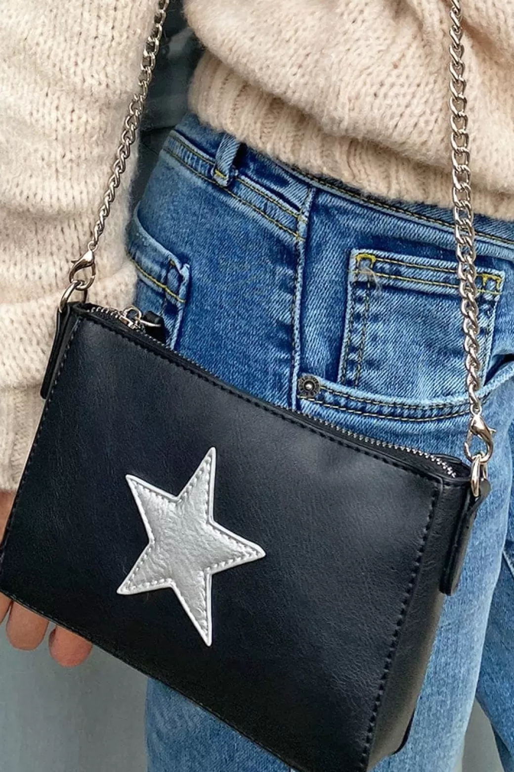 Subdued Purse with star< Accesorios