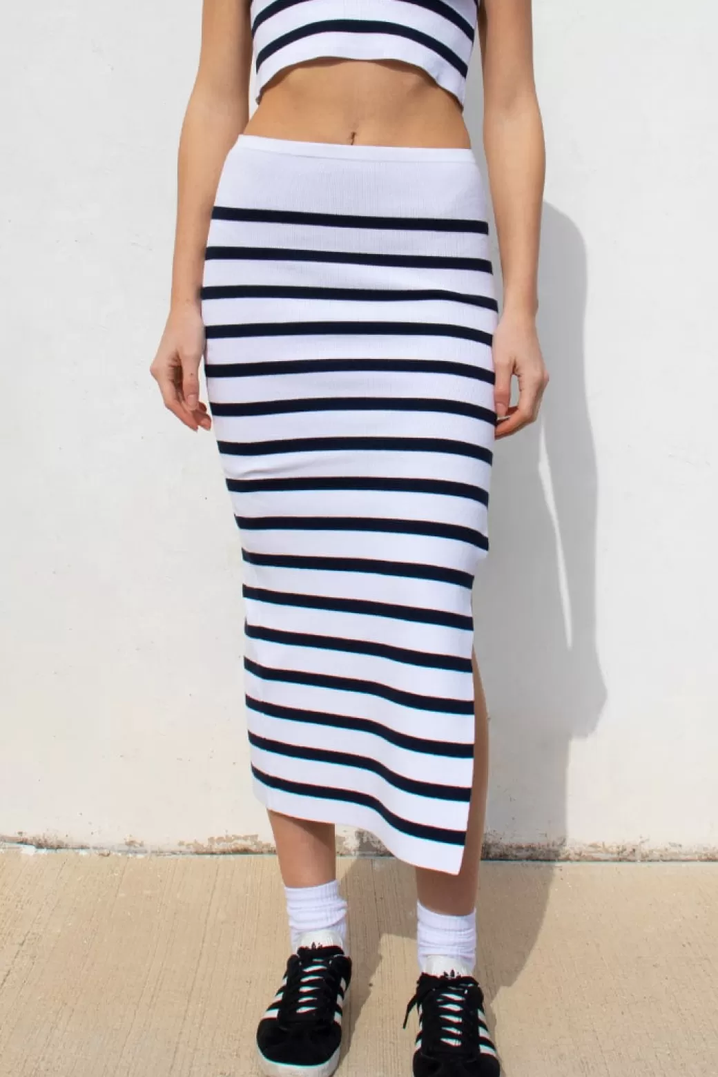 Subdued Side split skirt< Faldas