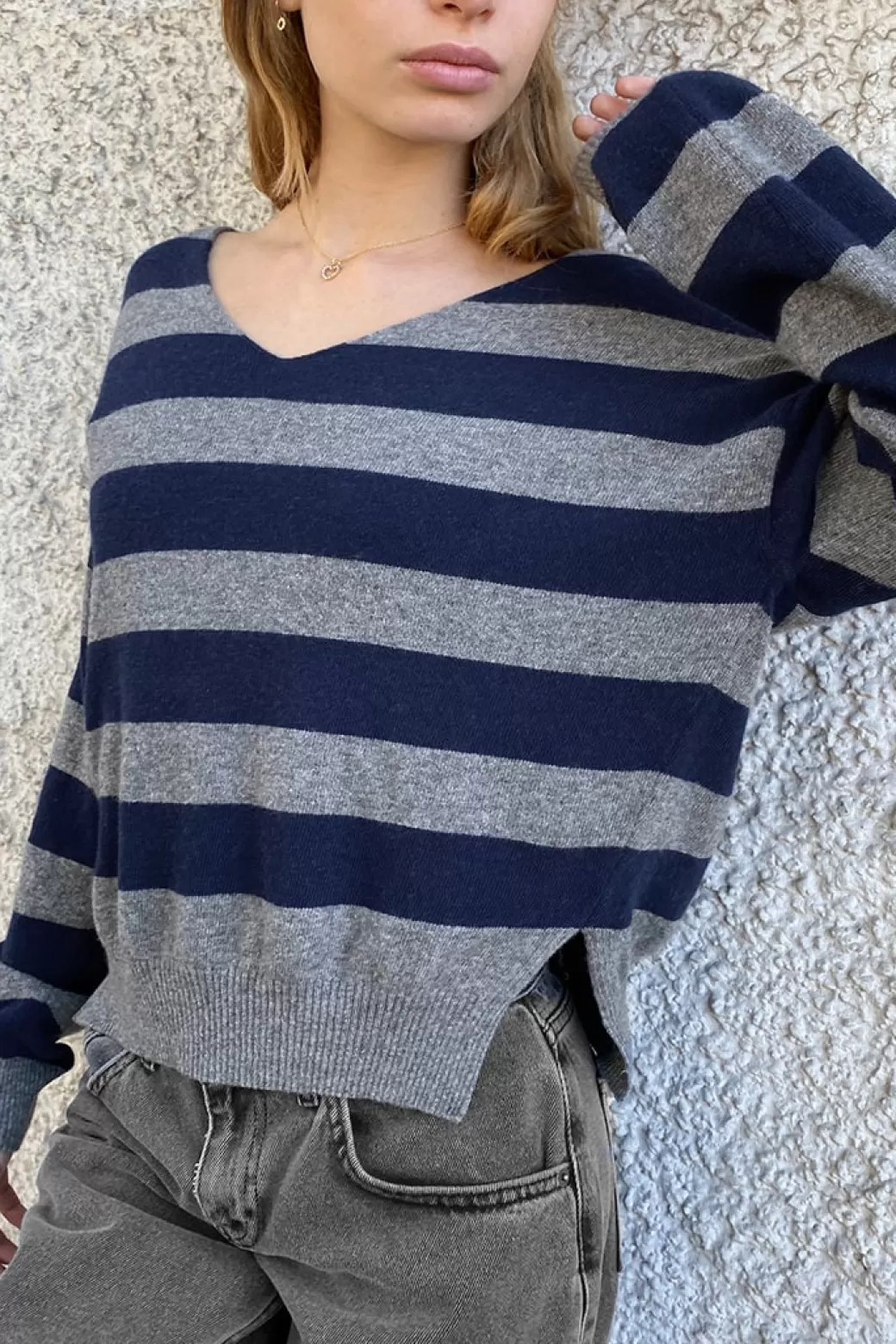 Subdued Split sweater< Jerséis