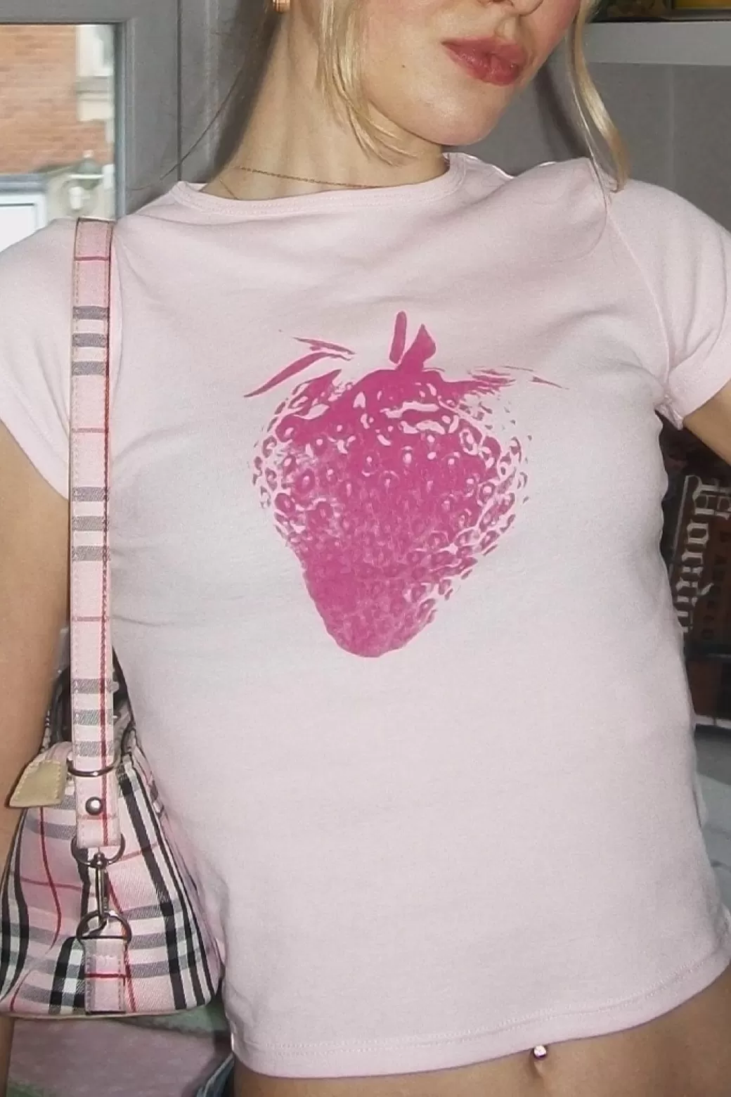 Subdued Strawberry t-shirt< Graphics