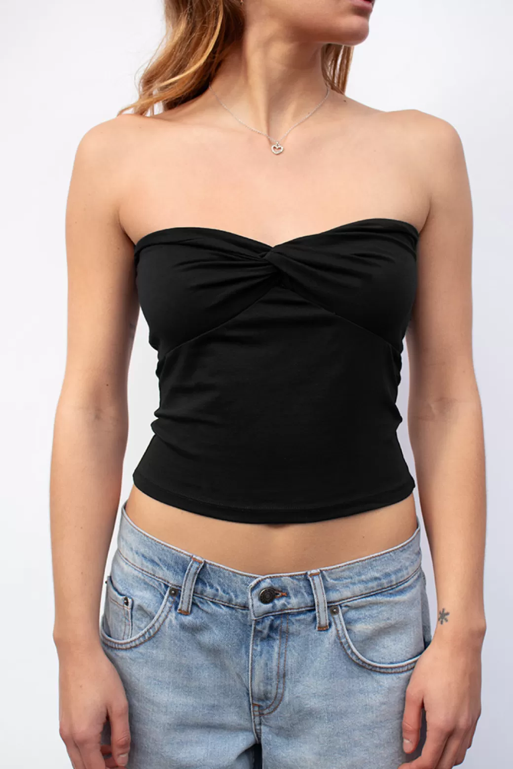 Subdued Top nudo< Top